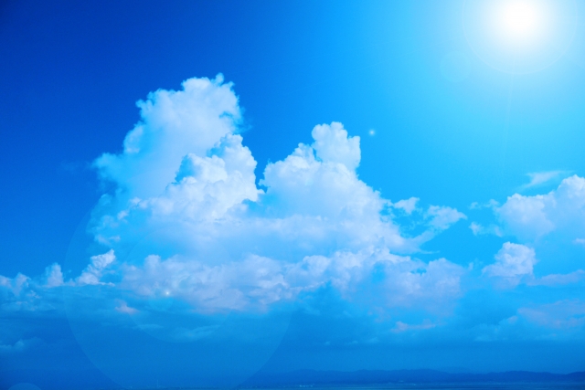 夏の海と青空｜爽快な入道雲の背景写真_qwuさん_4891070_s.jpg